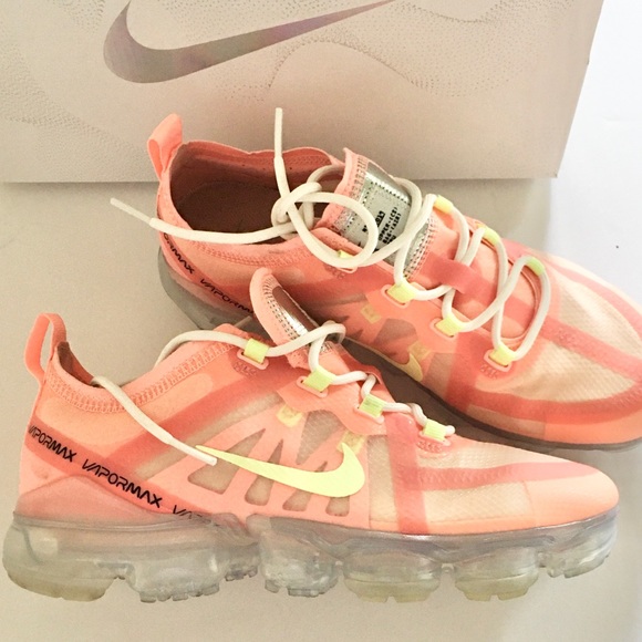 NIKE AIR Women’s VAPORMAX 2019 ❤️❤️❤️ - Picture 3 of 8